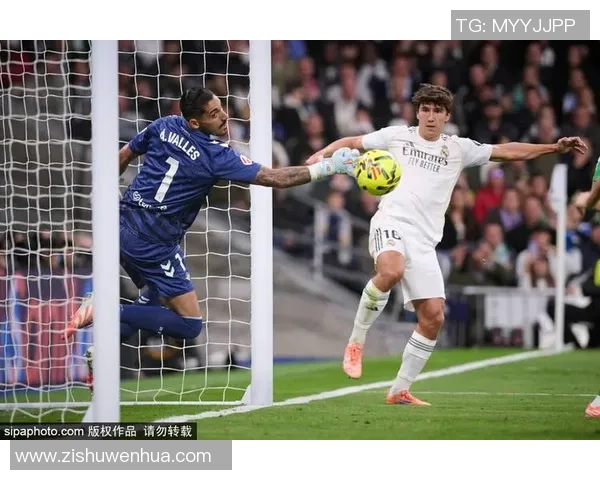 国王杯精彩对决切尔西与皇马战平绝杀瞬间引发全场狂欢战术解析